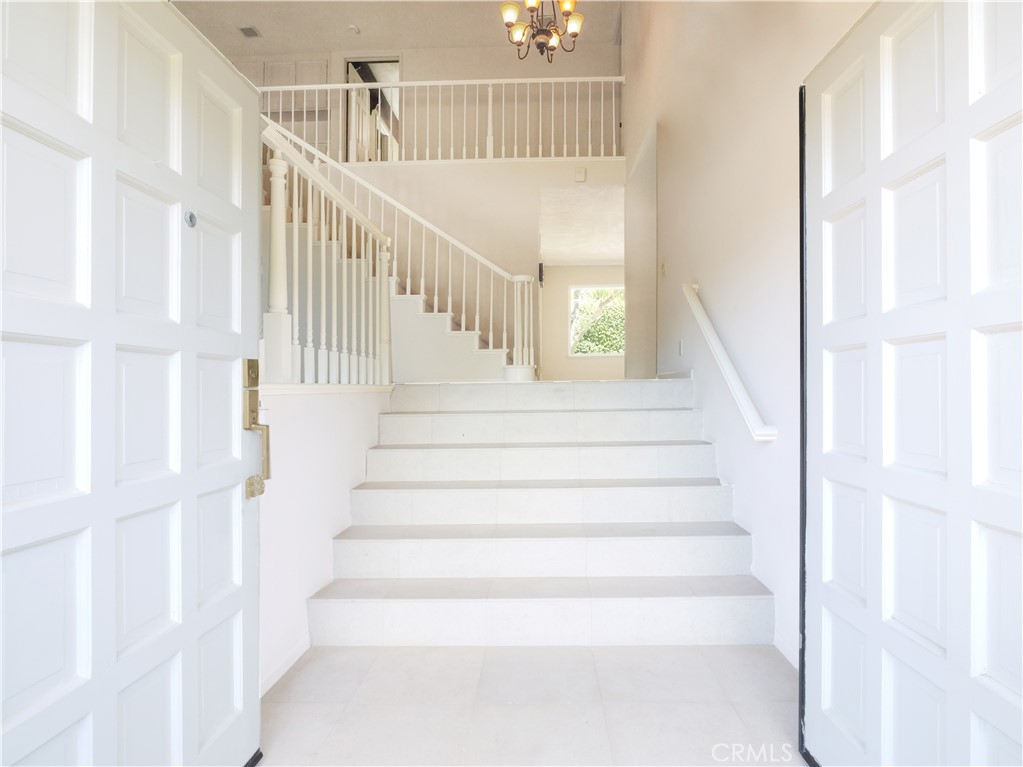 5465 Valley View Property Photo 3