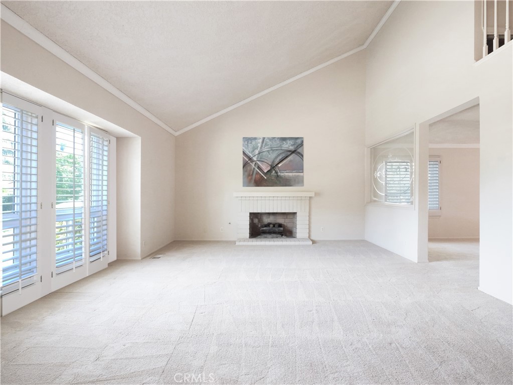 5465 Valley View Property Photo 4