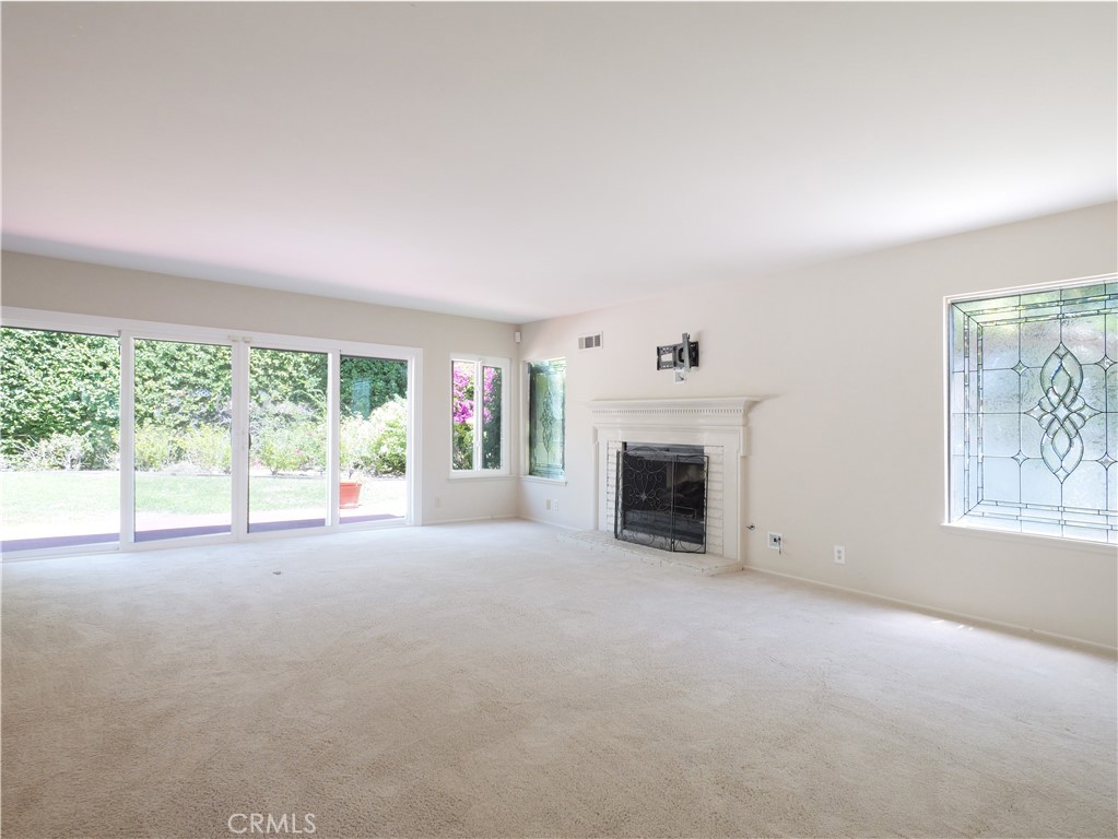 5465 Valley View Property Photo 7