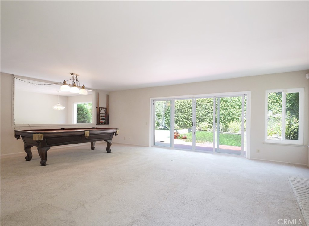 5465 Valley View Property Photo 8
