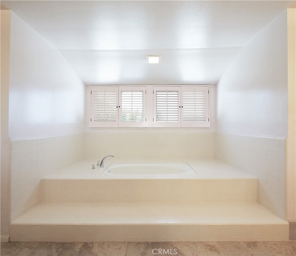 5465 Valley View Property Photo 22