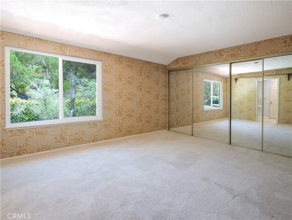 5465 Valley View Property Photo 24