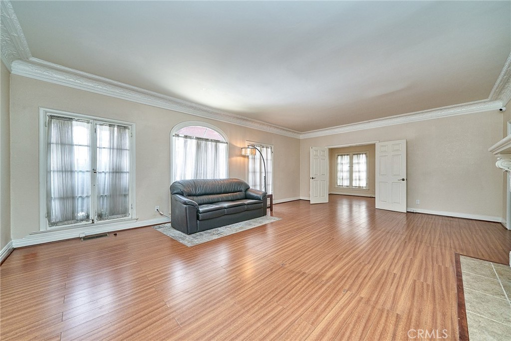 727 Crenshaw Property Photo 3