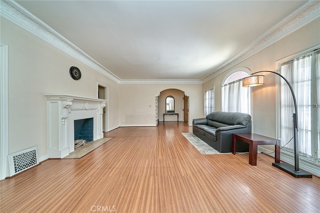 727 Crenshaw Property Photo 4