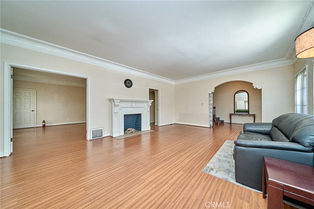 727 Crenshaw Property Photo 5