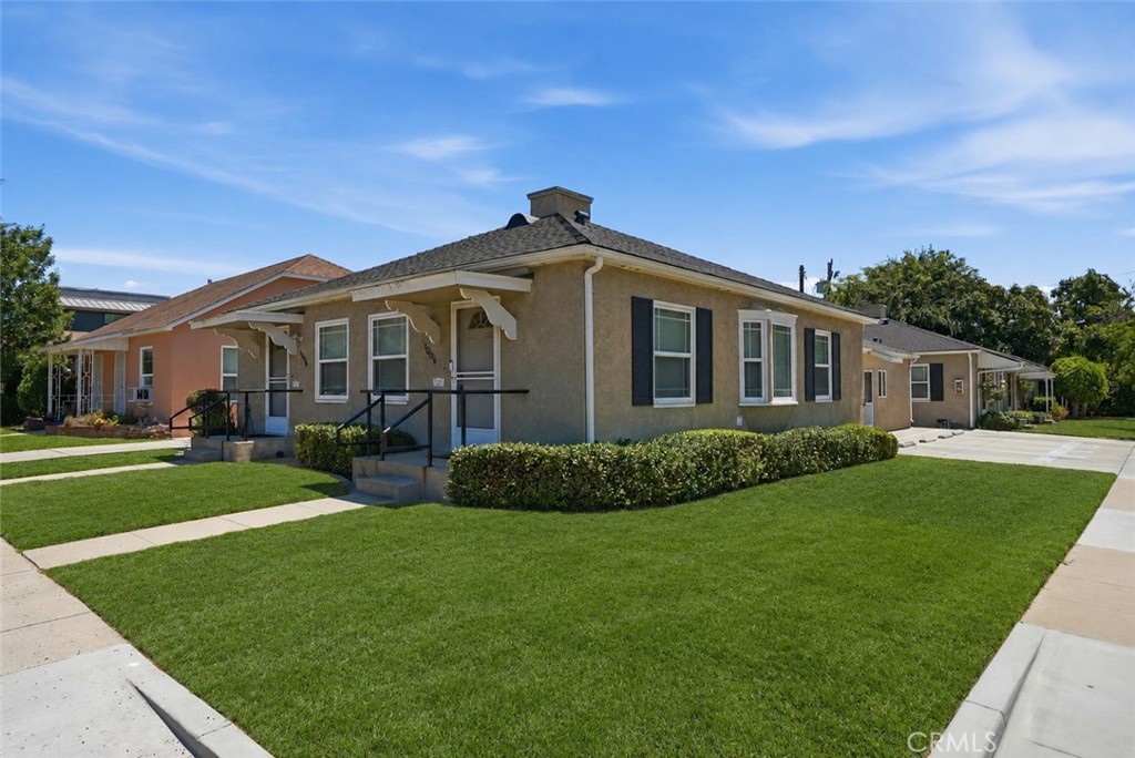 1004 W Clark Property Photo 1