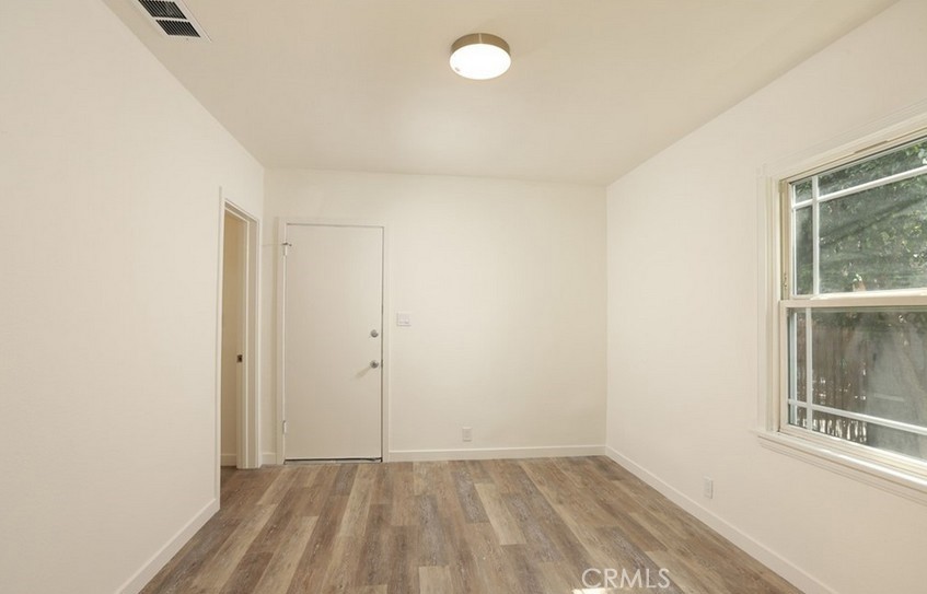 1004 W Clark Property Photo 13