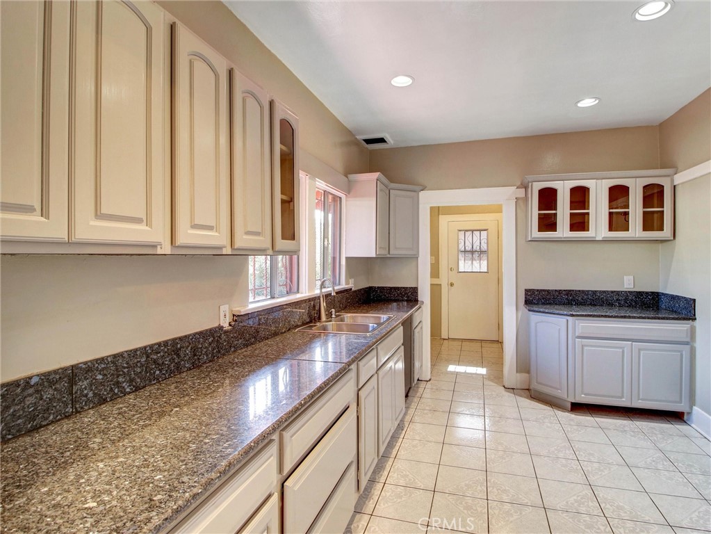 3021 5th Property Photo 8