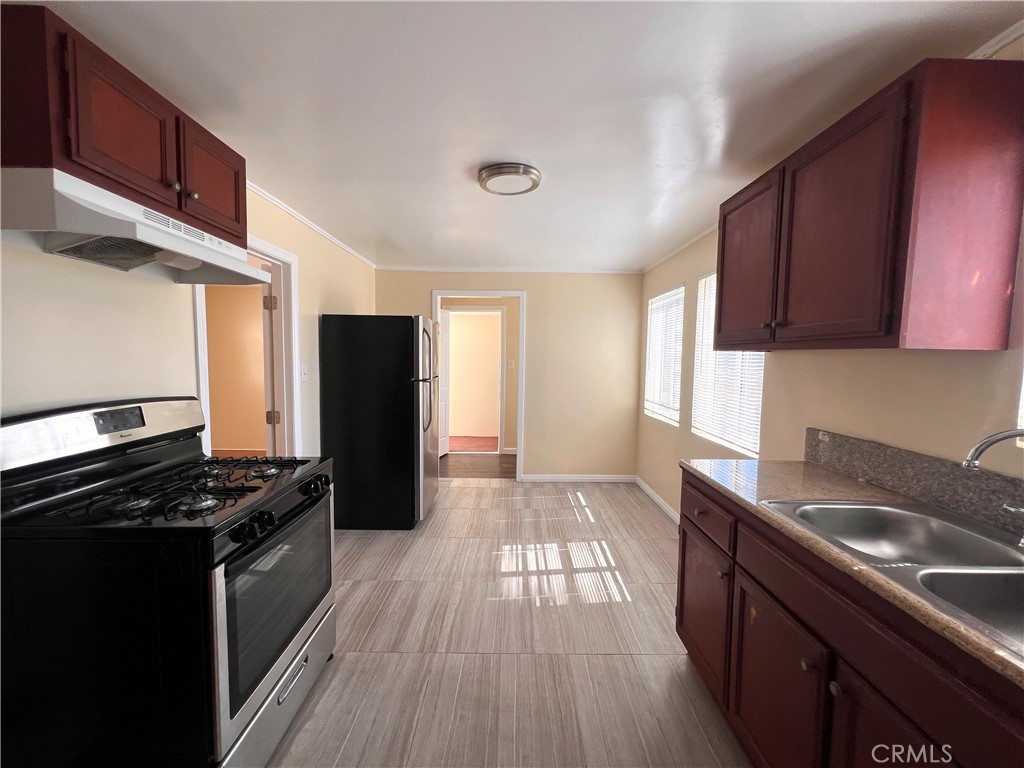 12924 Prairie Avenue C Property Photo 6