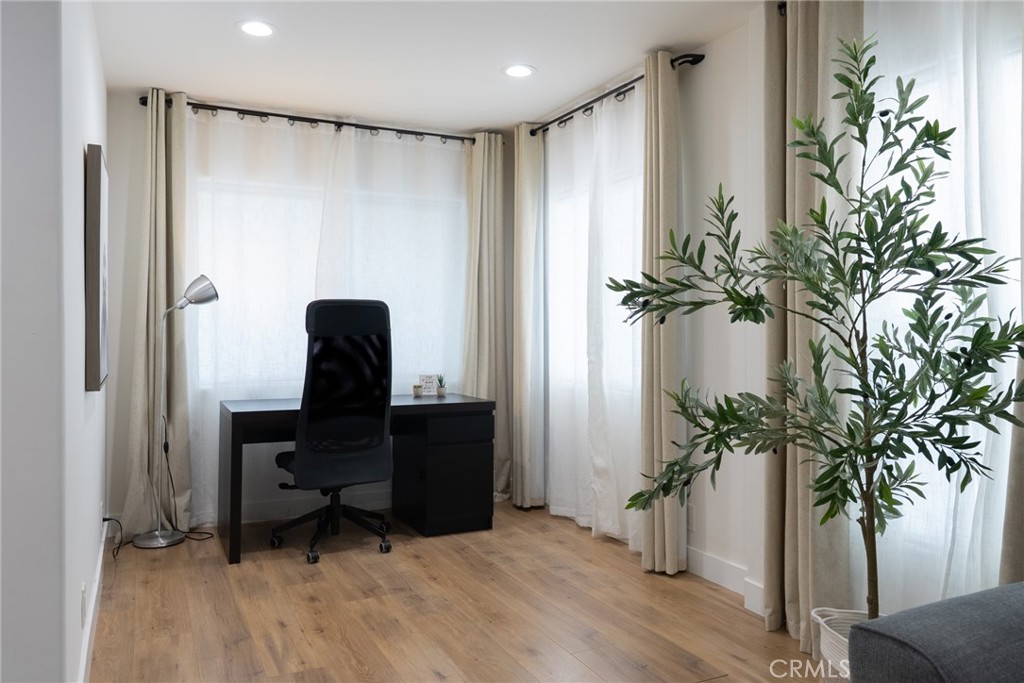135 N Vendome Street Property Photo 19