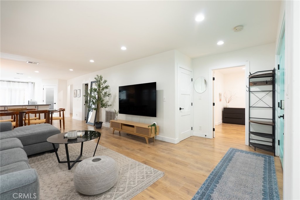 135 N Vendome Street Property Photo 23