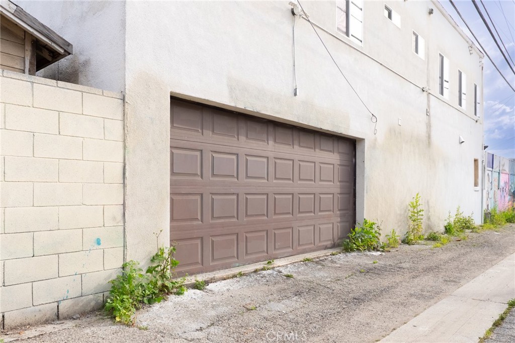 135 N Vendome Street Property Photo 25