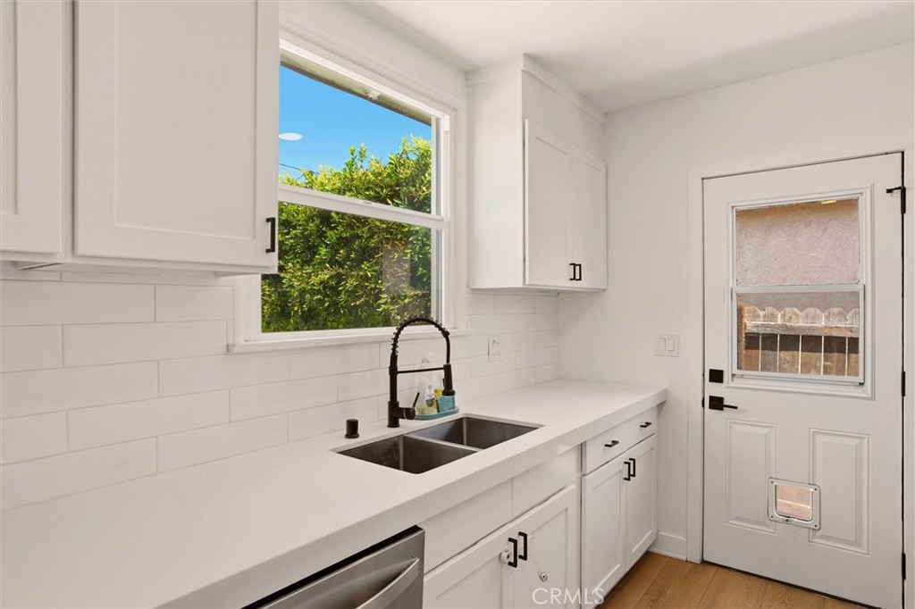 14603 Purche Avenue Property Photo 8