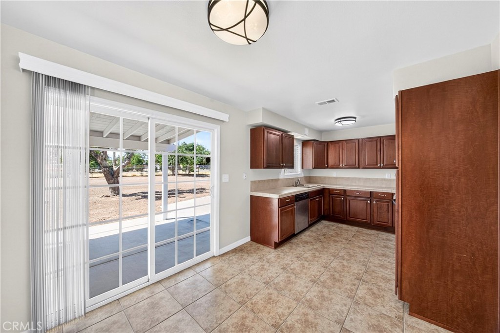 18767 Albany Street Property Photo 6
