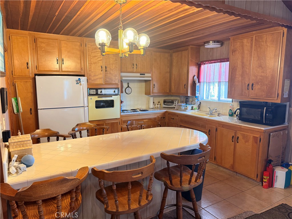 984 Mercury Property Photo 10