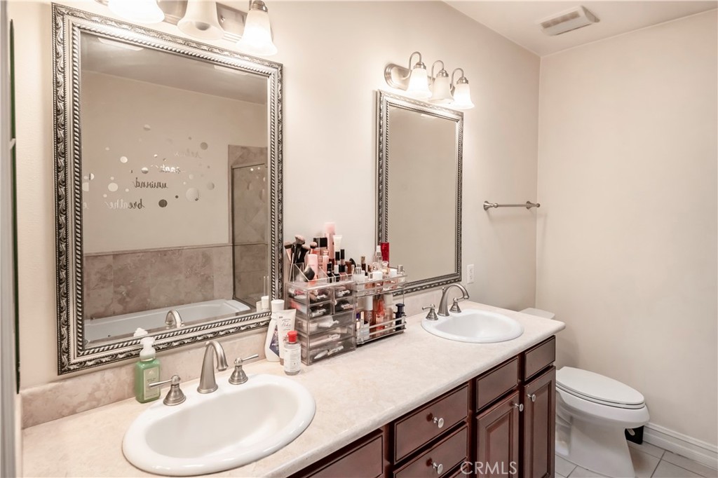14242 Burbank 307 Property Photo 19