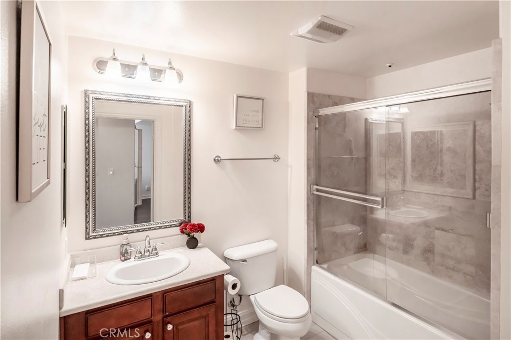 14242 Burbank 307 Property Photo 25