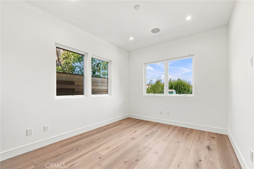 640 33rd Street Property Photo 22