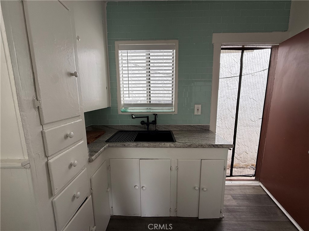 1053 Loma Property Photo 8