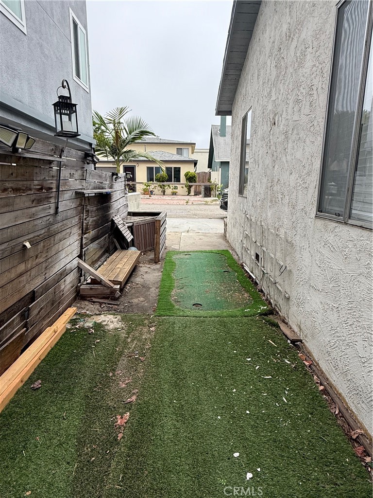 1053 Loma Property Photo 21