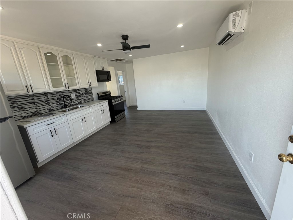 1550 1/2 W 59th Place Property Photo 2