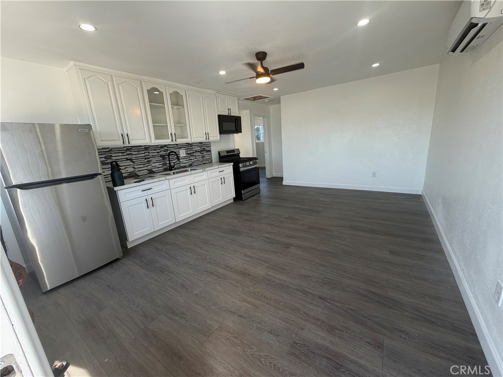 1550 1/2 W 59th Place Property Photo 3