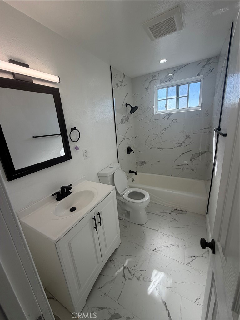 1550 1/2 W 59th Place Property Photo 4