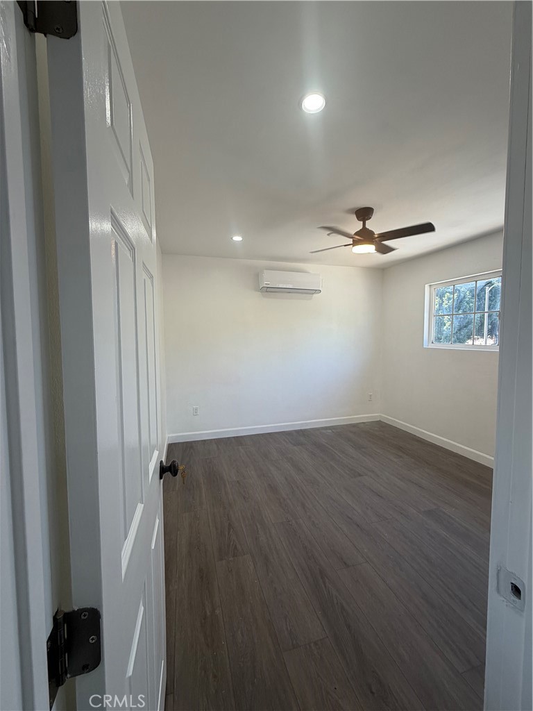 1550 1/2 W 59th Place Property Photo 6