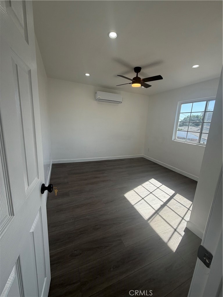 1550 1/2 W 59th Place Property Photo 8