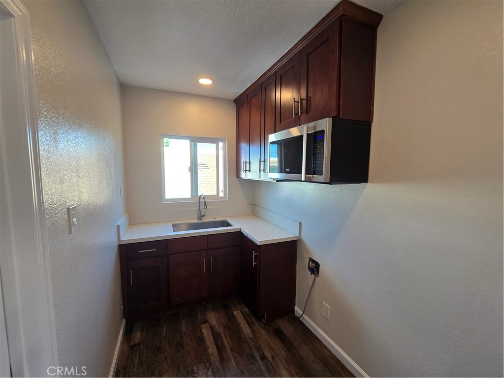 1921 E 6th Street Property Photo 4