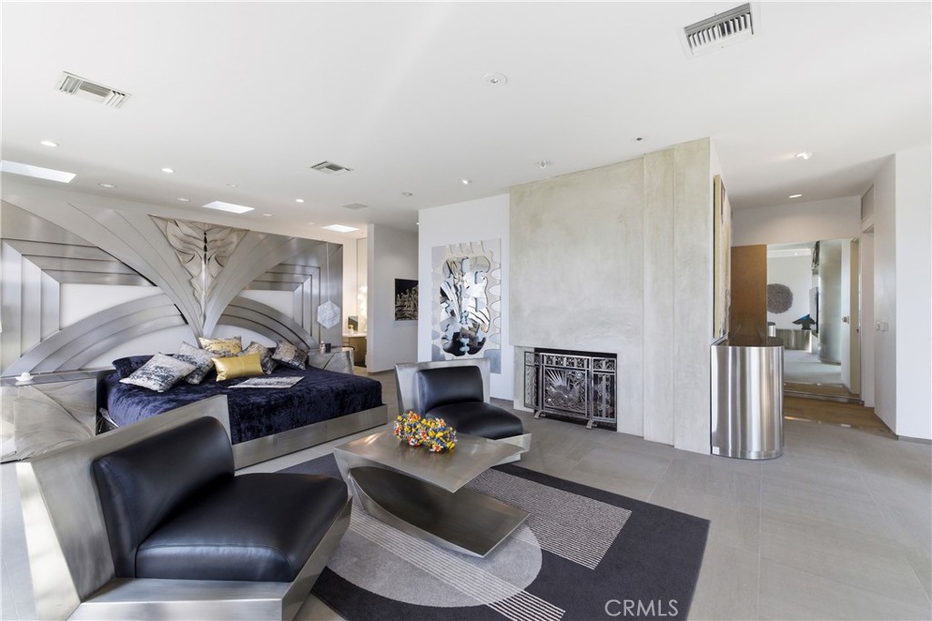 811 John Property Photo 12