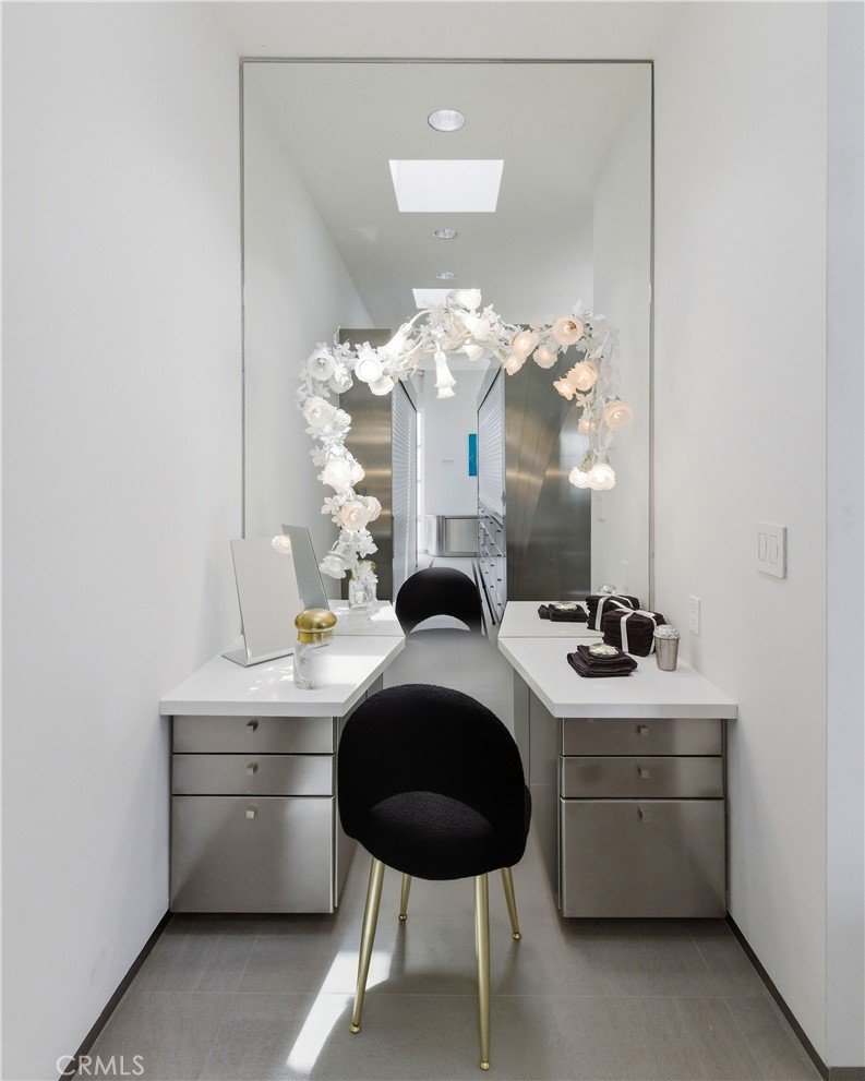 811 John Property Photo 14