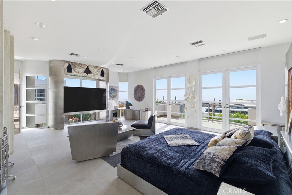 811 John Property Photo 16