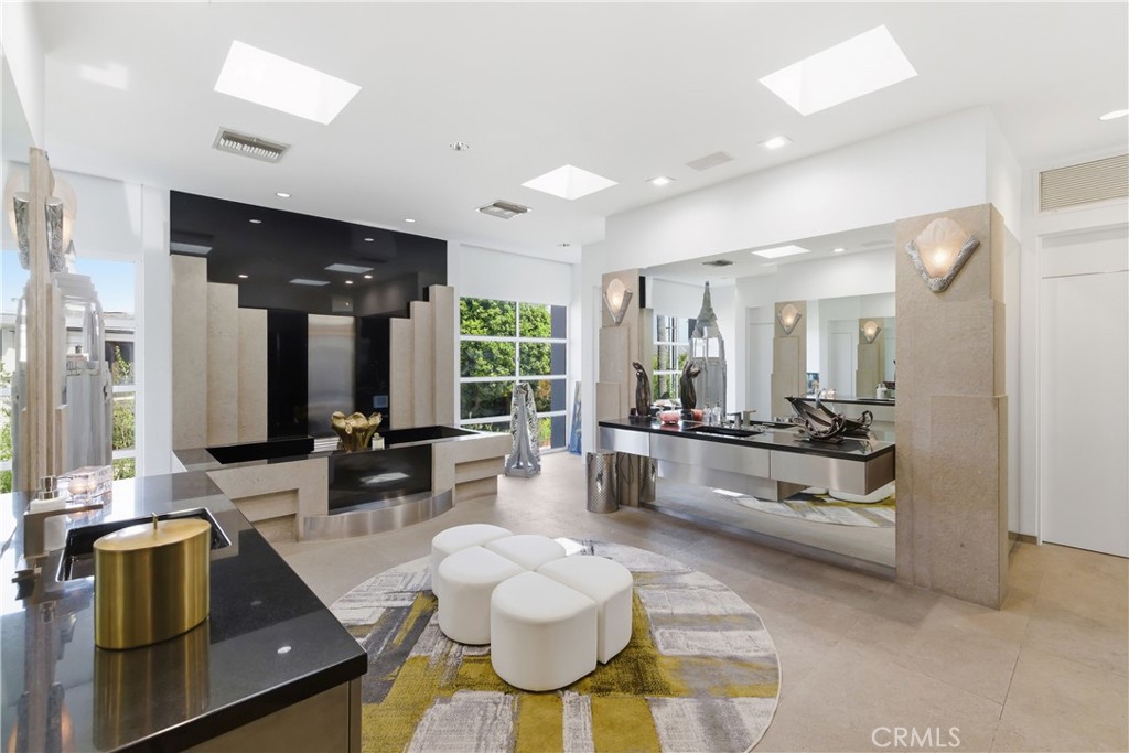 811 John Property Photo 17