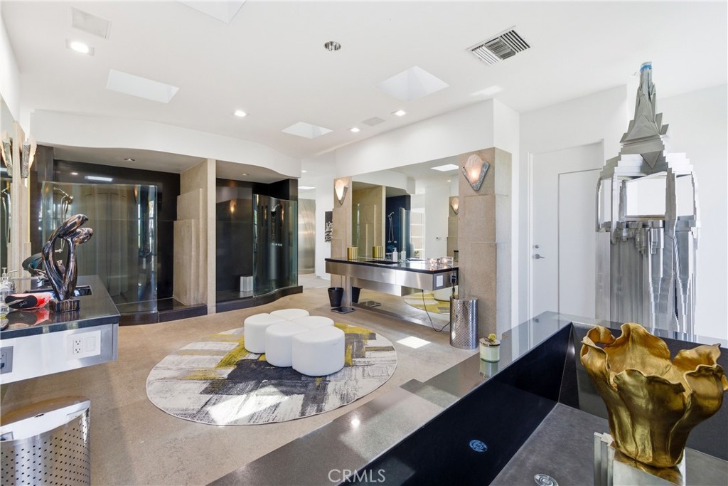 811 John Property Photo 18