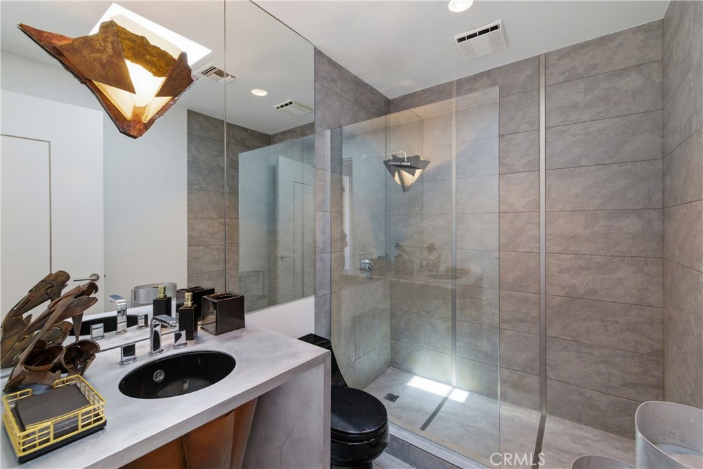 811 John Property Photo 35