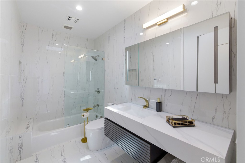 811 John Property Photo 37
