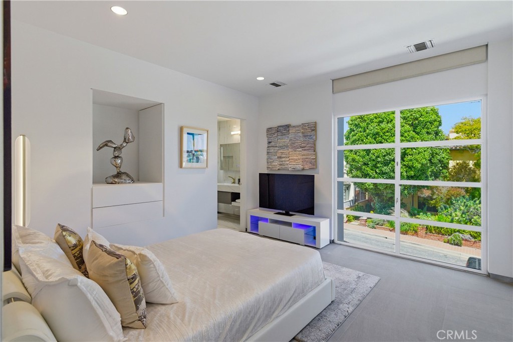 811 John Property Photo 38