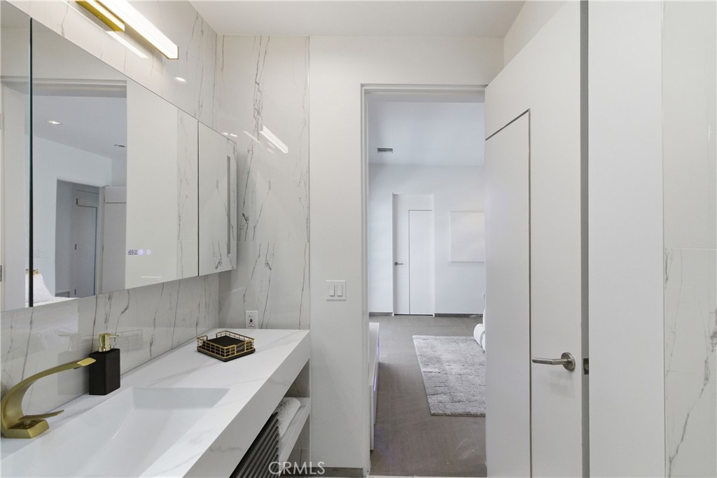 811 John Property Photo 40