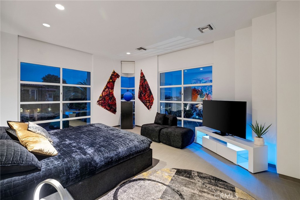 811 John Property Photo 41