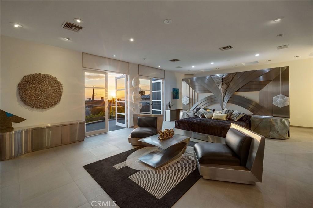 811 John Property Photo 43
