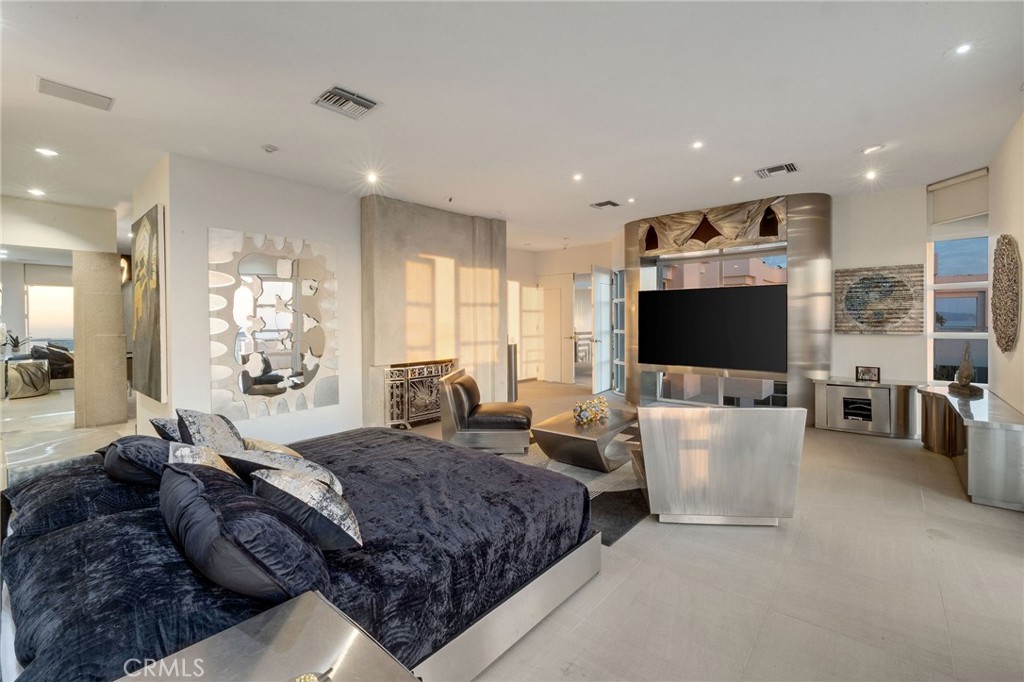811 John Property Photo 44