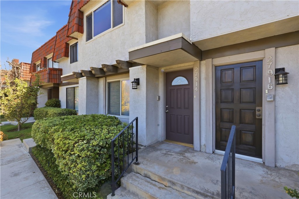 27914 Ridgecove Court N Property Photo 1