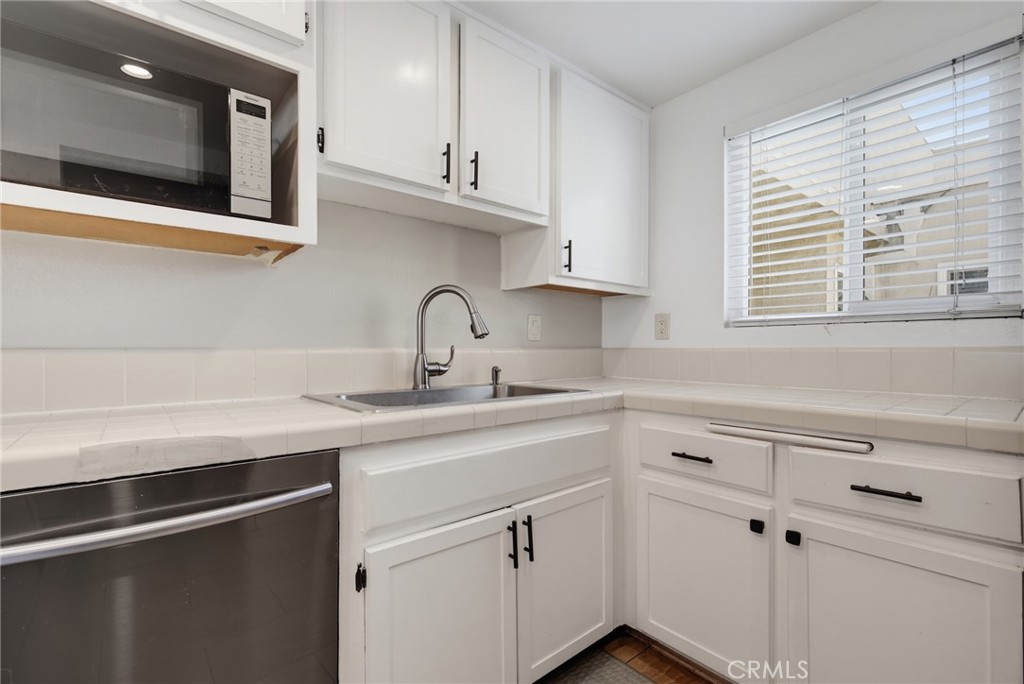 726 Elm Avenue 403 Property Photo 11