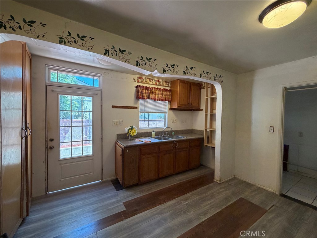479 Carleton Avenue Property Photo 6