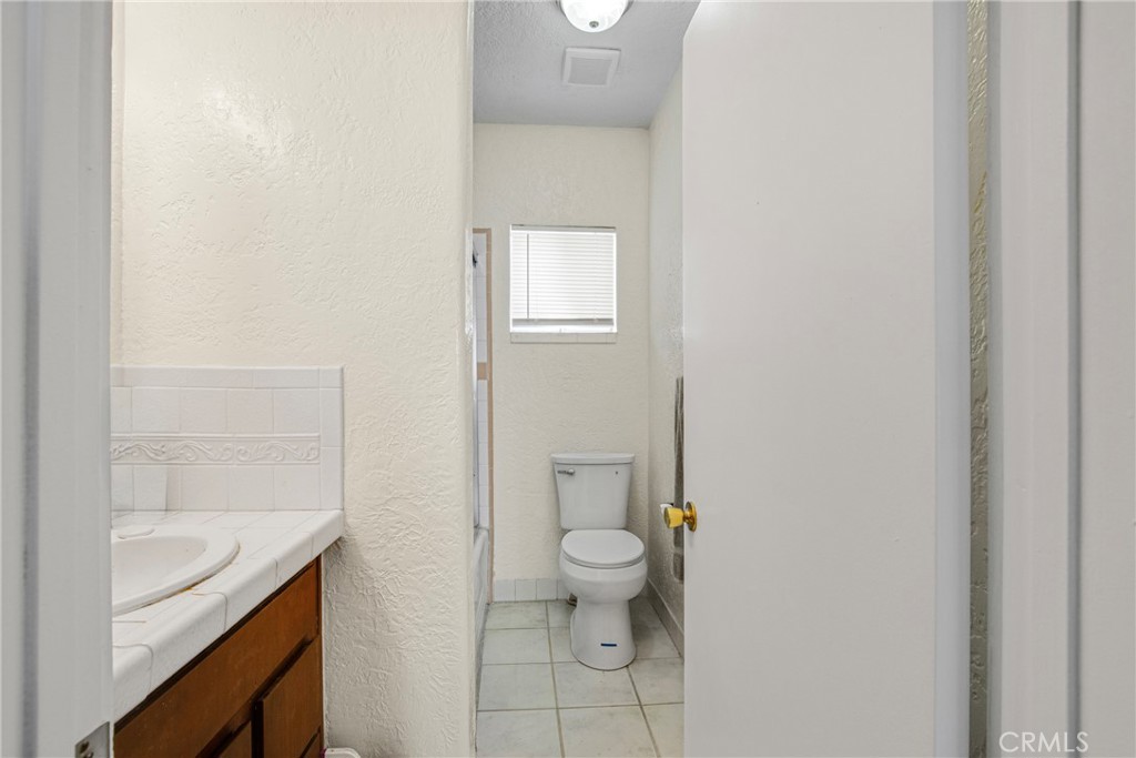 3822 E 7th Street Property Photo 16
