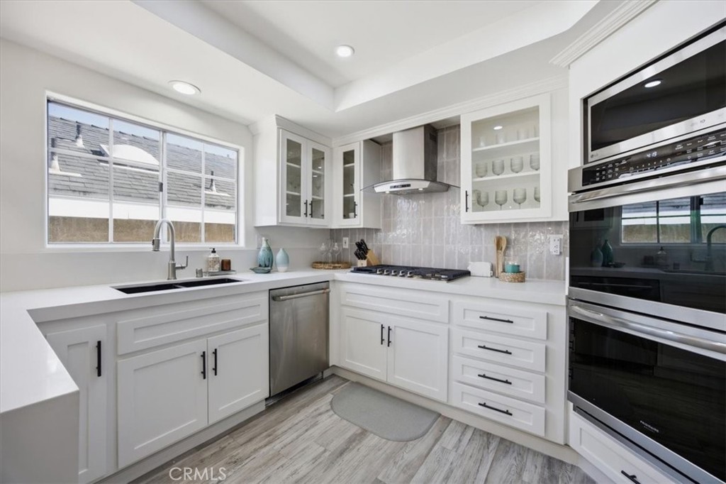 1633 Steinhart Avenue Property Photo 11