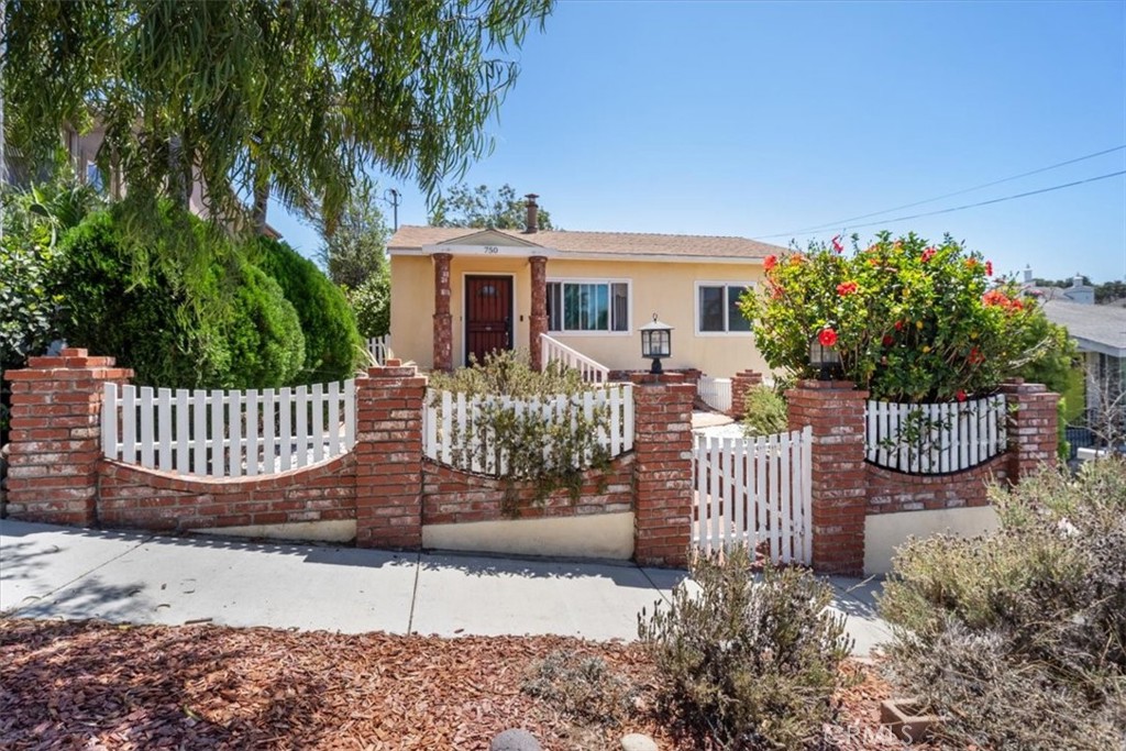 750 Sheldon Street Property Photo 2