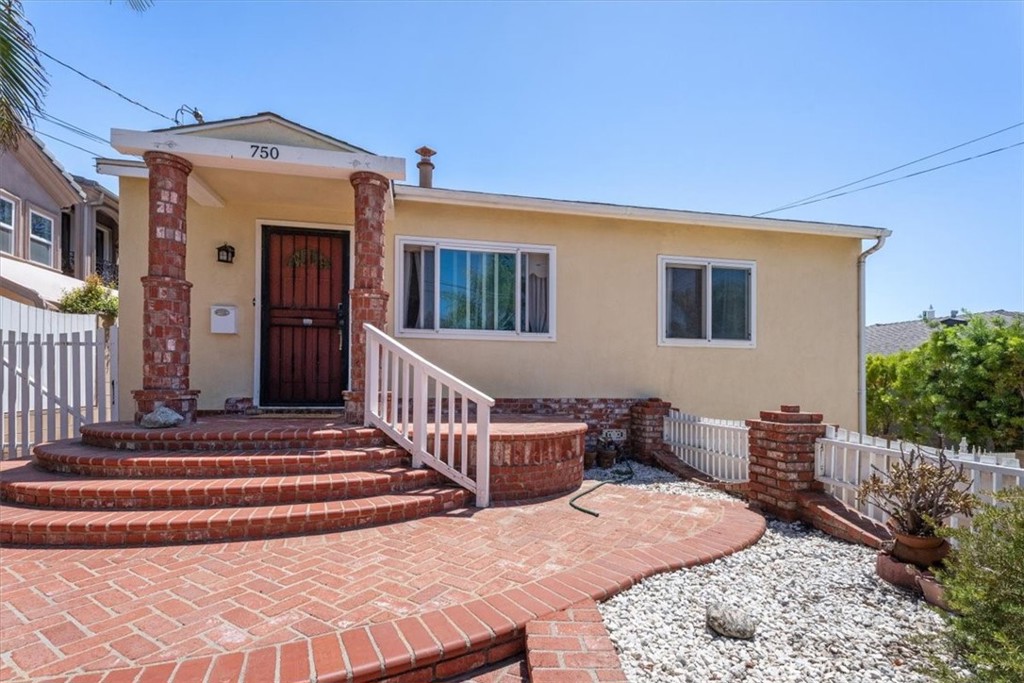 750 Sheldon Street Property Photo 3
