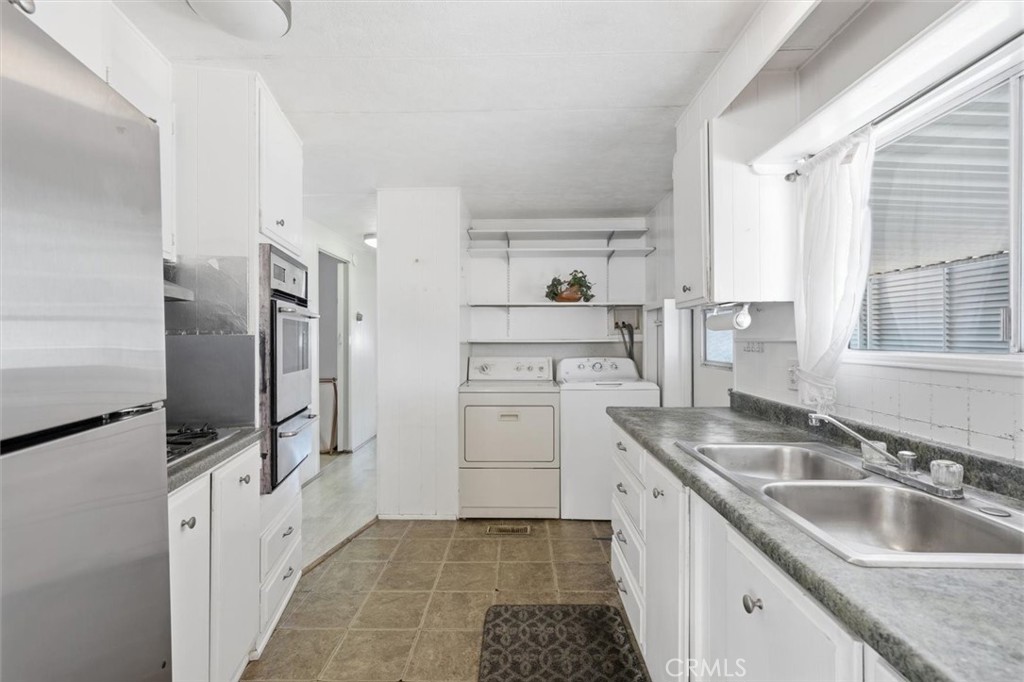 1065 W Lomita Blvd 14 Property Photo 18